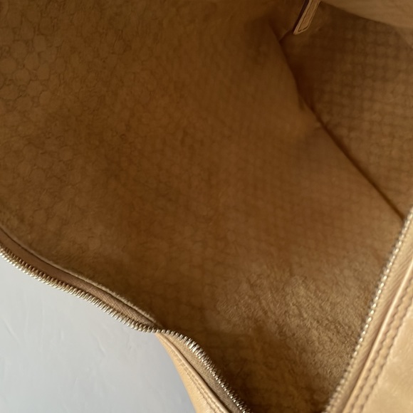 Authentic Gucci Leather Bag. - Picture 8 of 16